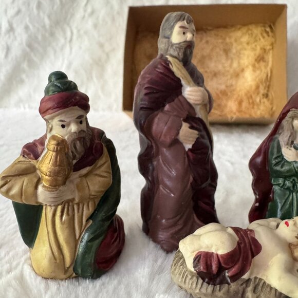 LA VIE Fine Ceramic 5 Piece Miniature Nativity Set Hand Crafted & Painted no lid - Picture 3 of 8